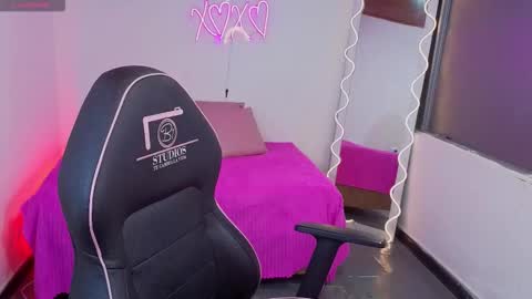 Malory  online show from September 9, 7:13 pm