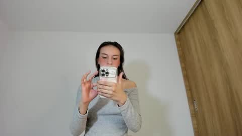 instagram  nueela   online show from February 19, 11:25 pm