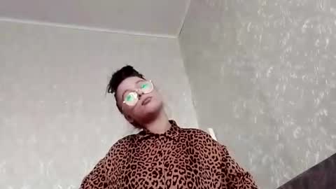 Mia online show from August 1, 10:17 am