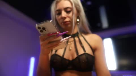Snapshot of mandypeas chatting on January 29, 8:40 am Anto Lovense is Active My pleasure is in your hands Private is Open online show from January 29, 8:40 am