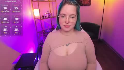 manic_pixie_ online show from June 14, 3:23 pm