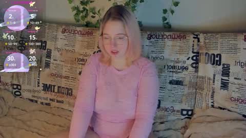 manic_pixie_ online show from September 19, 3:55 pm