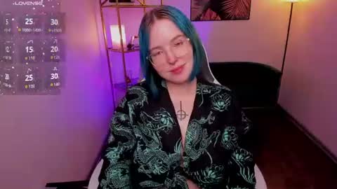 manic_pixie_ online show from July 16, 3:38 pm