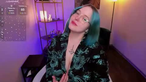 manic_pixie_ online show from July 31, 3:35 pm