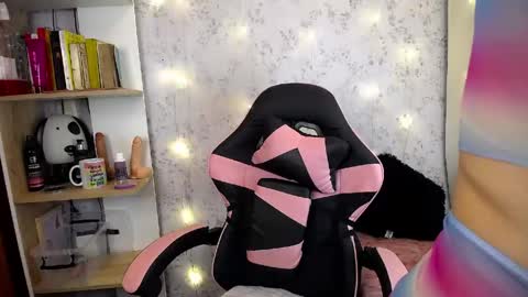 many_hot1 online show from May 13, 3:34 am