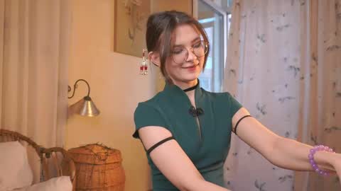 Eva online show from May 4, 2:54 pm