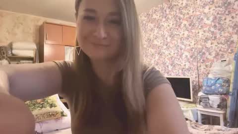 Snapshot of marcelinemacaluso chatting on October 6, 8:20 am Sofa online show from October 6, 8:20 am