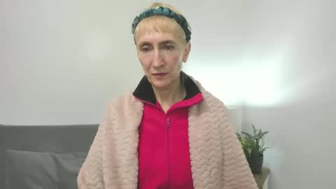 Snapshot of margaretmature chatting on October 14, 3:25 pm margaretmature online show from October 14, 3:25 pm
