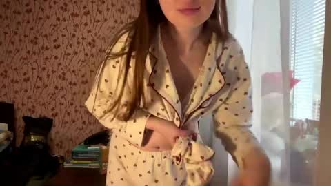 Chloe online show from April 26, 1:42 pm