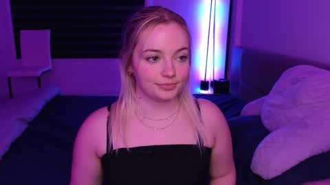 margot_robbie7 online show from December 17, 1:44 am