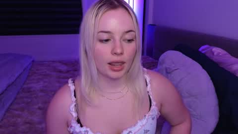 margot_robbie7 online show from January 7, 1:53 am