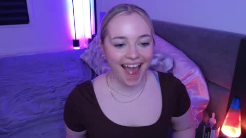 margot_robbie7 online show from March 11, 1:10 am