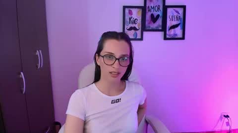 Snapshot of mariaan_m chatting on March 6, 11:09 pm Leidy online show from March 6, 11:09 pm