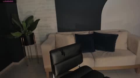 MARIA HERRERA  online show from March 6, 3:13 am