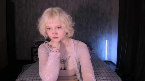 Snapshot of mariamilkis chatting on October 11, 1:43 am Maria online show from October 11, 1:43 am