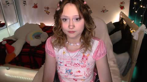 Snapshot of mariamilkis chatting on December 4, 1:03 am Maria online show from December 4, 1:03 am