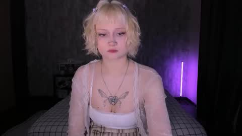 Snapshot of mariamilkis chatting on October 10, 1:43 am Maria online show from October 10, 1:43 am