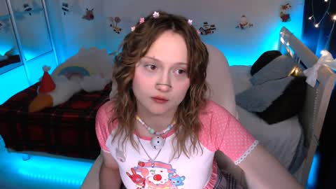 Snapshot of mariamilkis chatting on December 6, 1:51 am Maria online show from December 6, 1:51 am