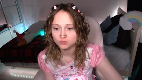 Snapshot of mariamilkis chatting on December 13, 2:10 am Maria online show from December 13, 2:10 am