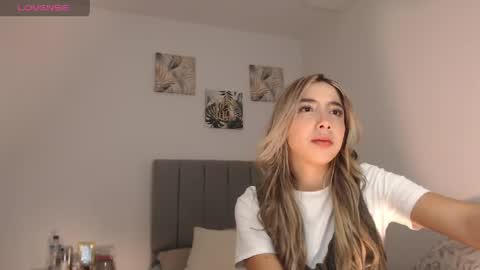 Mariana online show from April 30, 11:19 pm