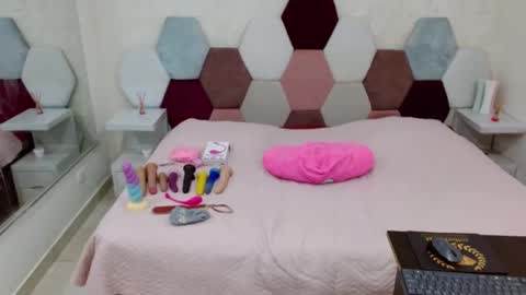 mariana online show from June 11, 12:54 am