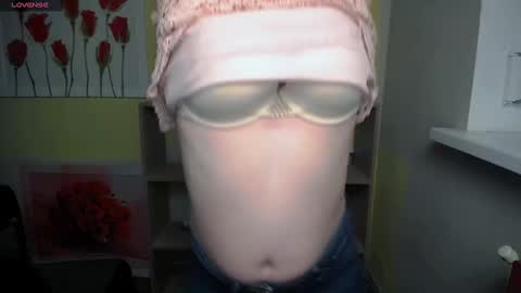 Snapshot of mariatess_ chatting on December 20, 9:00 am Mariia online show from December 20, 9:00 am