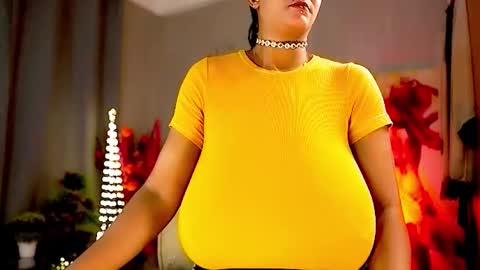 Snapshot of mariicha chatting on October 6, 7:14 am Nikita - Scroll down and read my bio please. New Pictures in Bio online show from October 6, 7:14 am