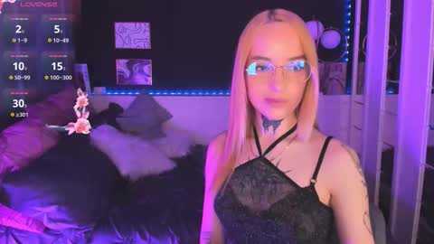 marquise_villaret online show from March 8, 5:33 am