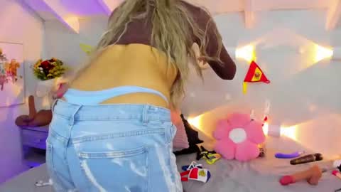 martina mIIler online show from June 11, 12:46 pm