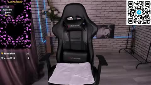 mary__bailey online show from December 4, 12:46 am