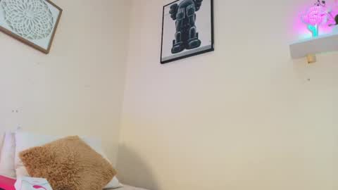 mary_cute9 online show from July 2, 12:33 pm