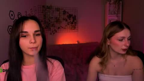 Mary online show from December 5, 8:32 pm