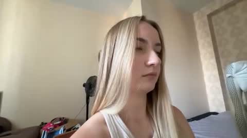 mary_rage online show from June 29, 1:55 pm