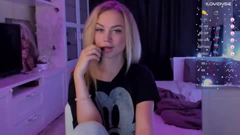 Mary online show from September 18, 8:29 pm