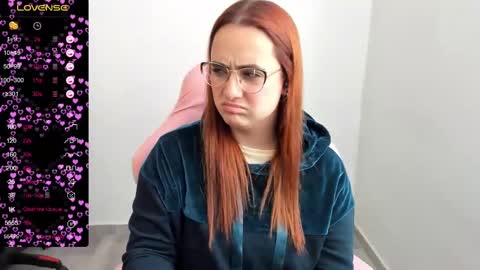 Snapshot of maryluna95 chatting on February 25, 6:55 pm Dulce Maria online show from February 25, 6:55 pm