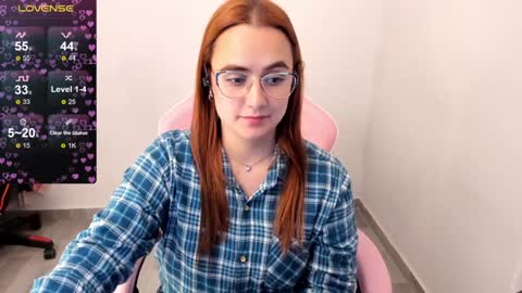 Snapshot of maryluna95 chatting on January 6, 4:15 am Dulce Maria online show from January 6, 4:15 am
