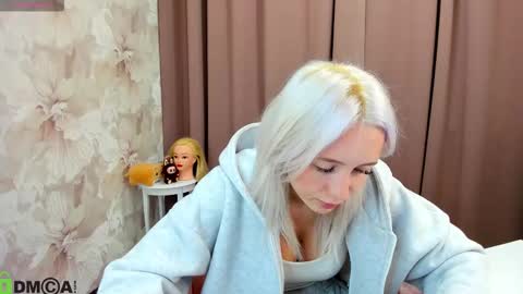 Snapshot of maryy_senn chatting on October 20, 2:36 am Luucy UTC1 Mon Tue Wed Thu Fri 0500-1130 online show from October 20, 2:36 am