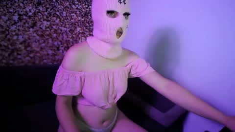 maskedseductress724 online show from June 21, 8:02 pm