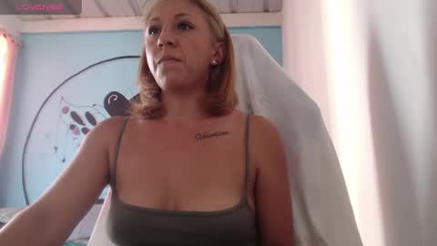 Snapshot of massielferretis chatting on October 5, 9:53 pm massiel ferreti online show from October 5, 9:53 pm