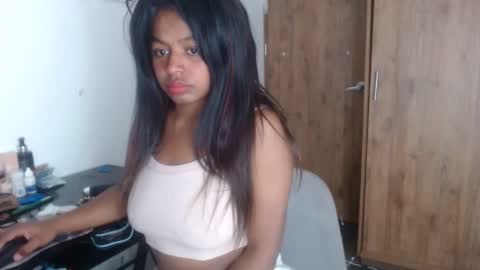 Snapshot of matilde27 chatting on December 28, 2:11 am Daniela online show from December 28, 2:11 am
