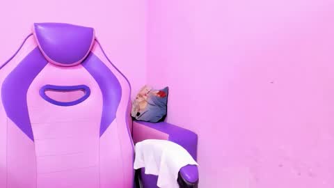 Snapshot of mature_bitch_monster_ass chatting on September 18, 9:02 pm call me mommy online show from September 18, 9:02 pm