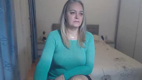 Snapshot of maturediana chatting on February 22, 3:56 am maturediana online show from February 22, 3:56 am