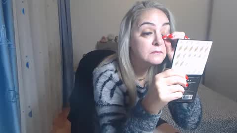 Snapshot of maturediana chatting on December 23, 3:40 am maturediana online show from December 23, 3:40 am