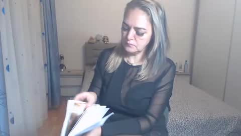 Snapshot of maturediana chatting on December 24, 3:49 am maturediana online show from December 24, 3:49 am
