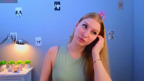 maureencoombs online show from November 20, 4:13 am