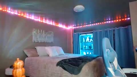 Snapshot of mavismable chatting on October 31, 5:31 am mavismable online show from October 31, 5:31 am