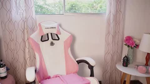 Mavy  online show from December 1, 4:53 pm