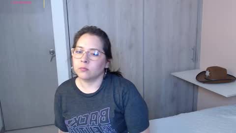 Snapshot of may_bloom chatting on October 20, 3:09 am May online show from October 20, 3:09 am