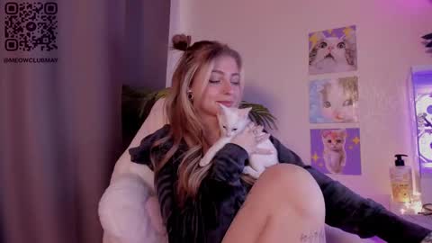 Snapshot of may_meowww chatting on February 13, 8:06 am May online show from February 13, 8:06 am