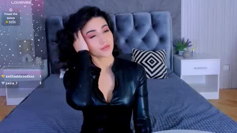 Maya online show from December 5, 3:13 pm